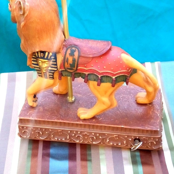 Vintage Lion Carousel Music Boxes - Picture 7 of 16